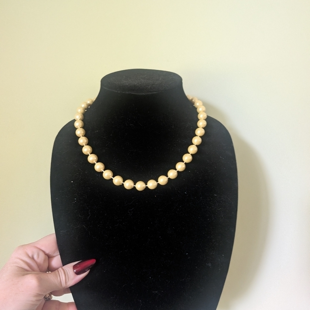 VintGe Yellow Beaded Necklace - Picture 6 of 6